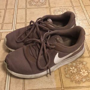 Mauve Nike Tanjuns!